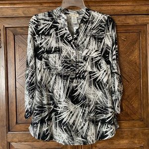 NWT Brittany Black b/w blouse w glitter. Excellent condition